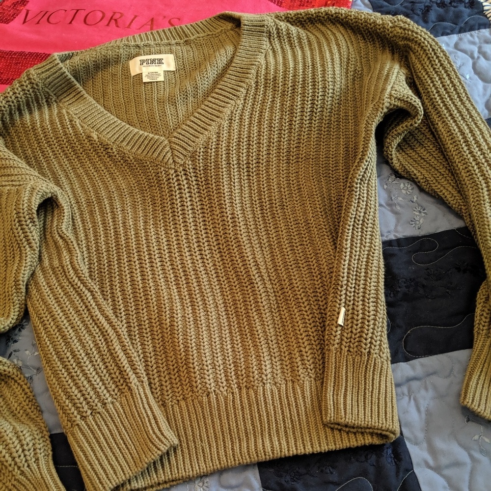 VS🎉HP🎉 PINK Sweater - Picture 5 of 6